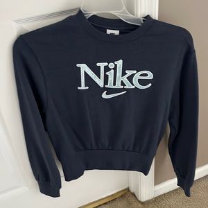 Adorable Nike sweater/crewneck